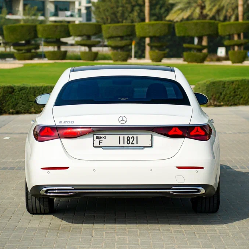 Mercedes-Benz E200