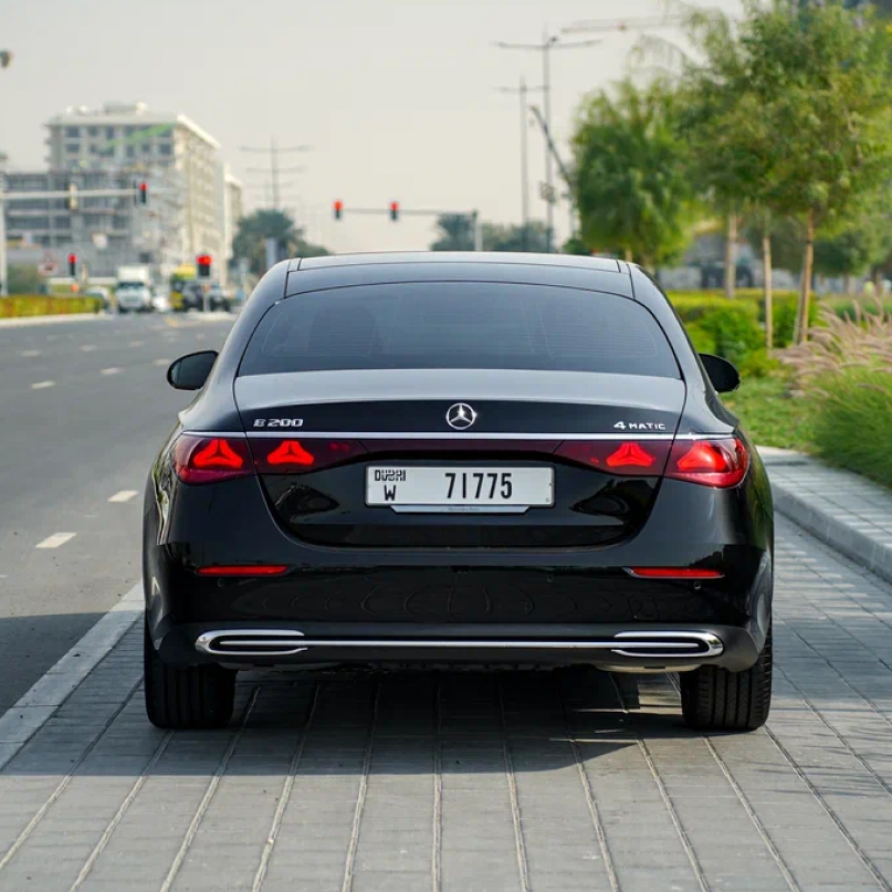 Mercedes-Benz E200