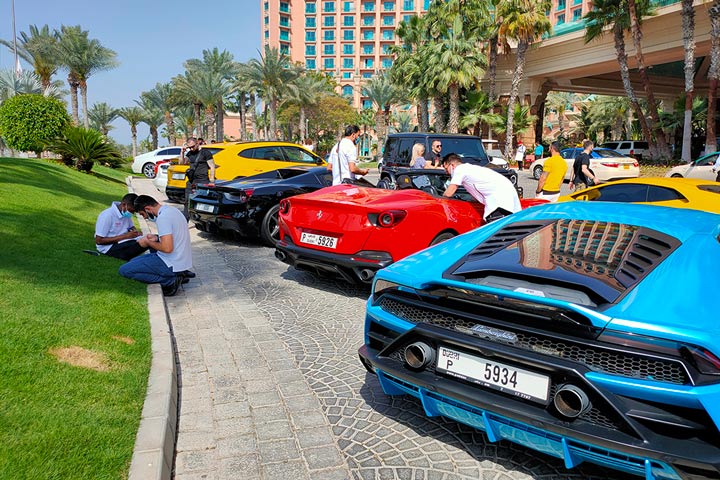 How to extend the rental of car in Dubai?